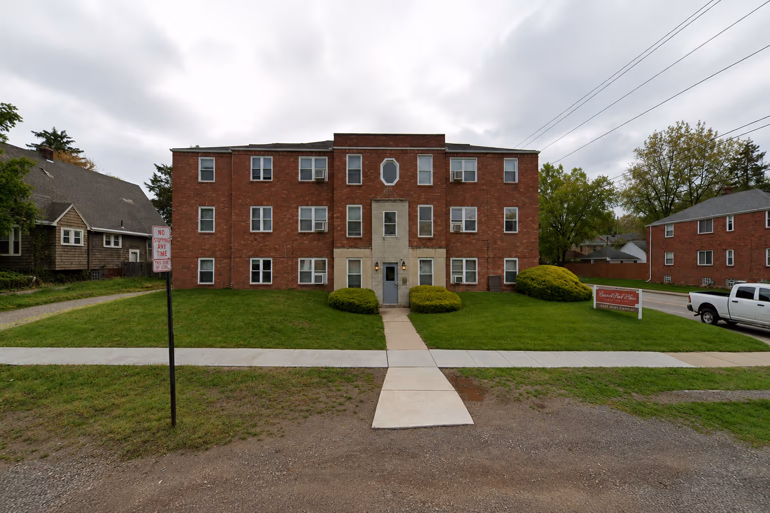 Exterior of Central Park Place Apartments, a three-story brick building in Toledo, OH